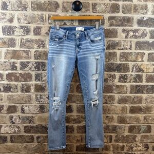 Buckle BKE Distressed Denim Stella Style Slim Fit Low Rise Womens Sz 27